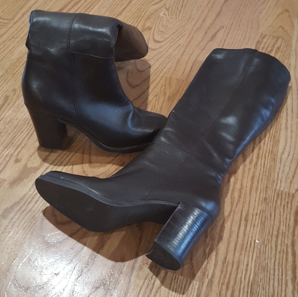 New leather brown boots
